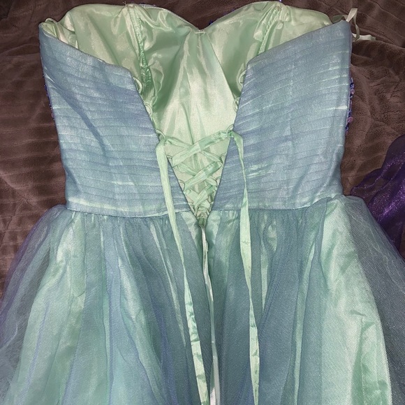 Beautiful gown for sale - Picture 4 of 5
